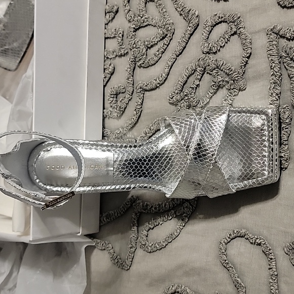 Good american silver snake nwt 10.5 platform heels - Picture 3 of 5